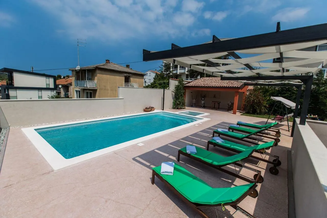 Villa Oria Pula 0*,